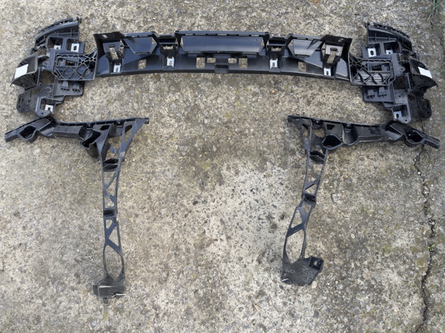Направляющая заднего бампера, правая A2978802000 MERCEDES