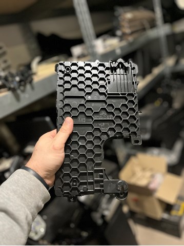 107867332L TESLA купить в Ужгород