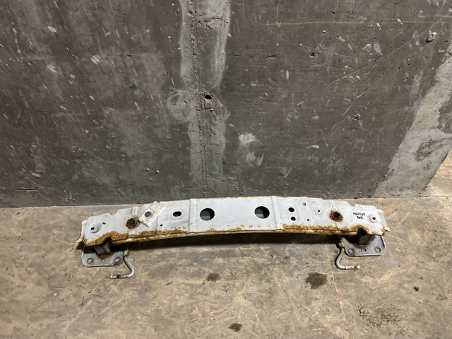 Буфер бампера заднего GJR950260A MAZDA