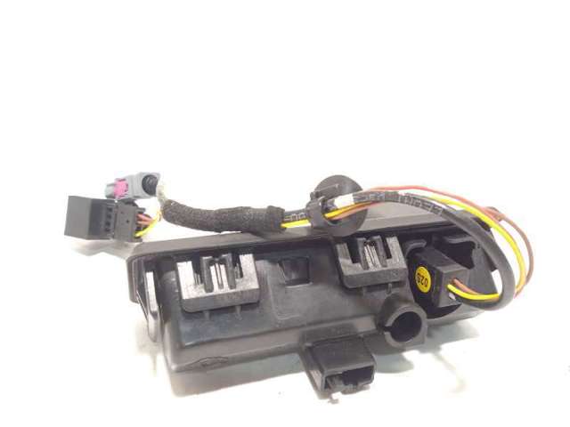 VAG 2GM827566 Кнопка привода замка багажника в наличии Ирпень