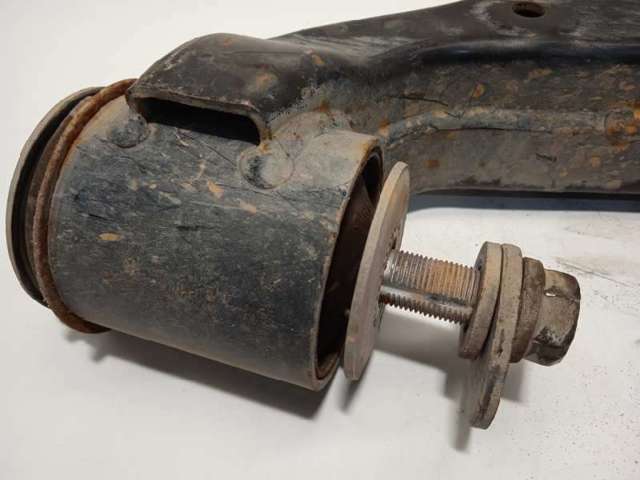 TOYOTA 4806860030 Нижний рычаг в наличии Киев