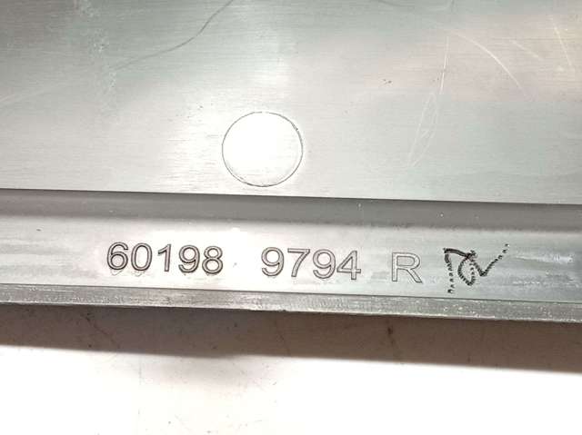 RENAULT 601989794R Заглушка (решетка) противотуманных фар бампера переднего правая в наличии Ирпень