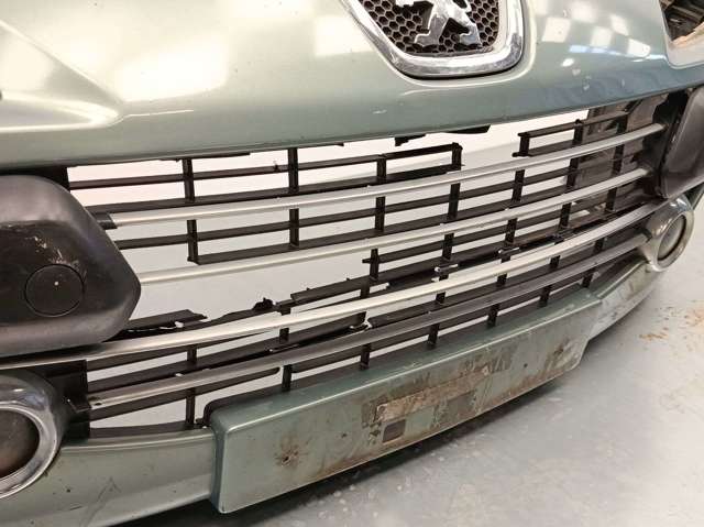 PEUGEOT 7401CZ Передний бампер в наличии Ирпень