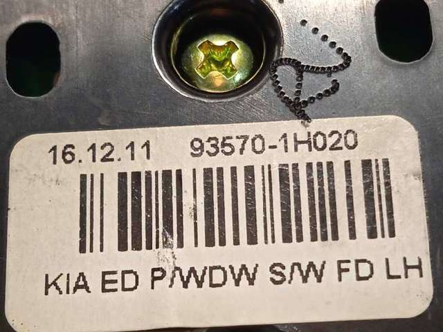 HYUNDAI 935701H020 Кнопочный блок управления стеклоподъемником передний левый в наличии Каменское