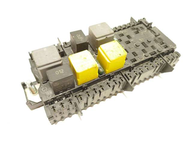 A1669068201 MERCEDES Блок предохранителей купить в Ирпень