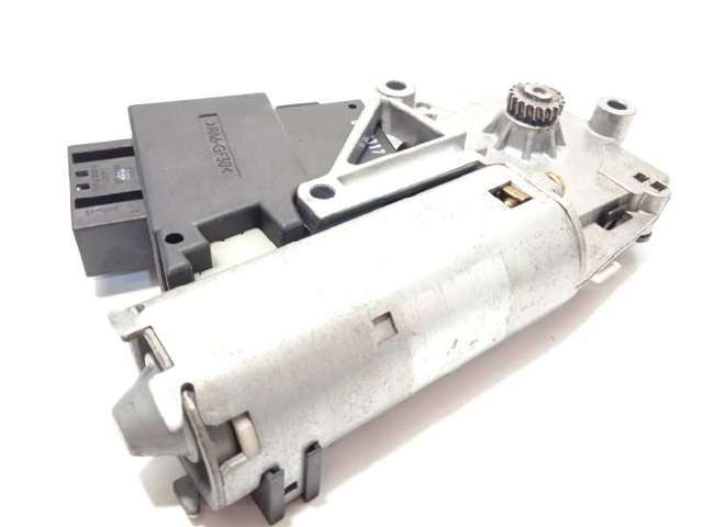 EGQ000010 LAND ROVER Мотор привода люка купить в Тернополь