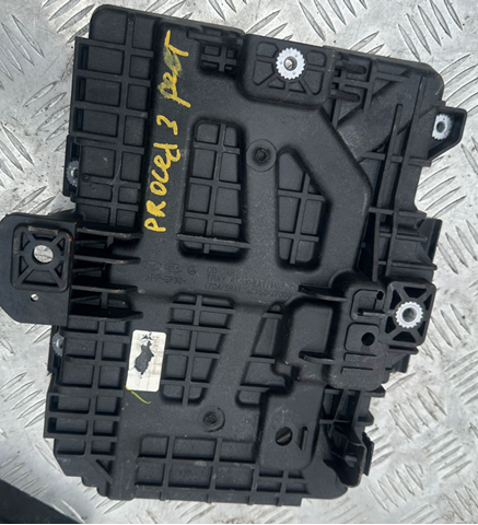 Крепление аккумулятора 37150J7000 HYUNDAI