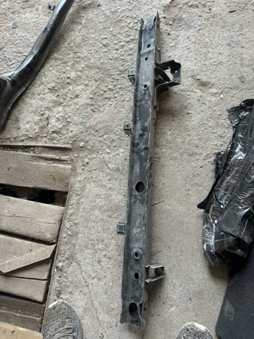 Рамка радиатора нижняя 625301KE0A NISSAN