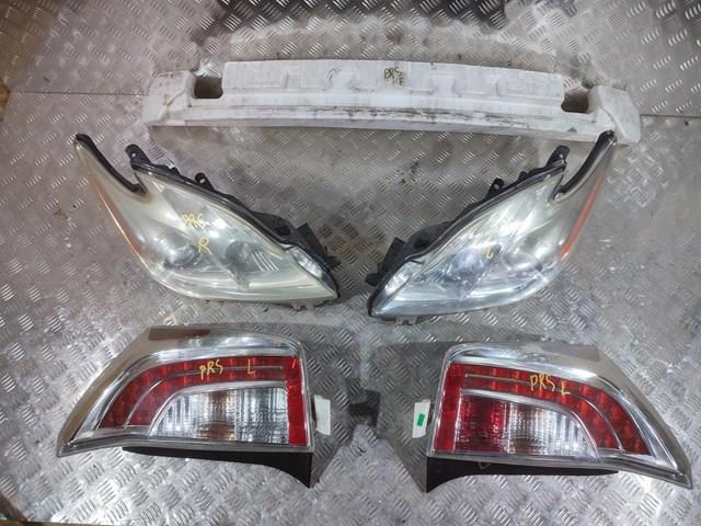 Фара передняя правая 8113047211 TOYOTA