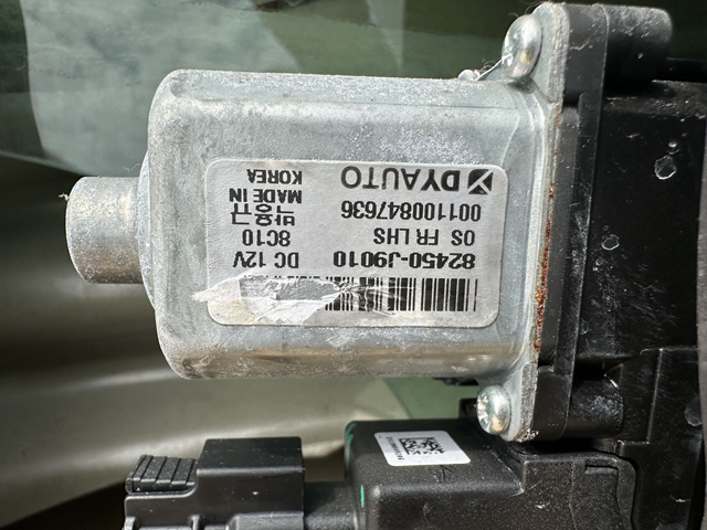 Мотор стеклоподъемника двери передней, левой 82450J9010 HYUNDAI