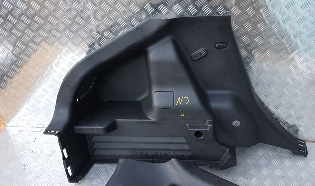 Облицовка багажного отсека, левая 84951BV81A NISSAN