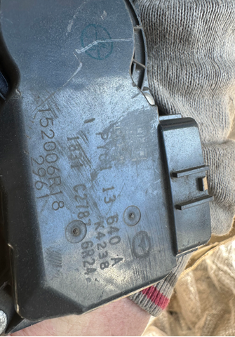 Блок дроссельной заслонки PY0113640A MAZDA