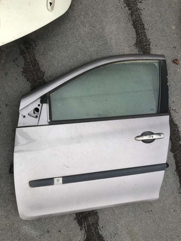 Водительская дверь Renault Clio III GRANDTOUR