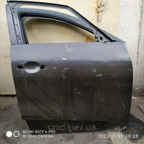 Пассажирская передняя дверь 801004703R RENAULT