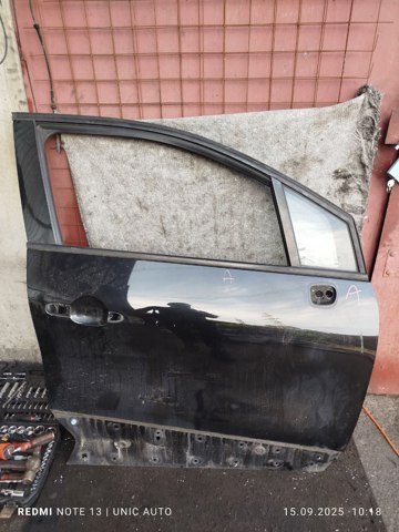 Пассажирская передняя дверь 801009996R RENAULT