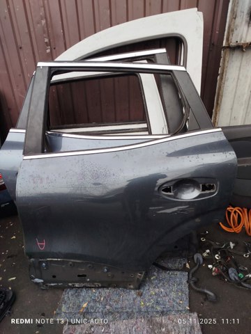 Задняя левая дверь 821013004R RENAULT