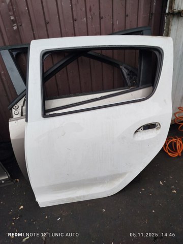 Задняя левая дверь 821017625R RENAULT