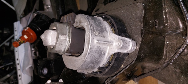 22116860499 BMW Левая подушка двигателя купить в Чернигов