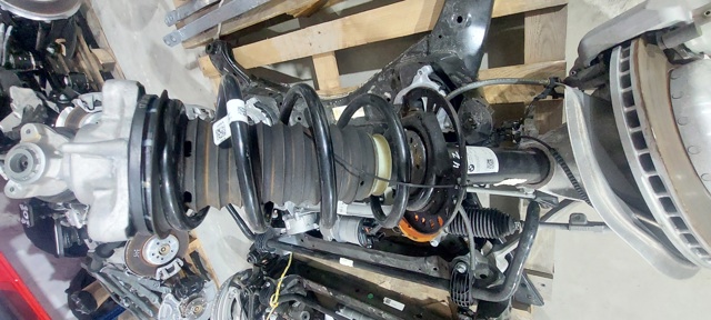 Амортизаторная стойка передняя левая 31316871781 BMW