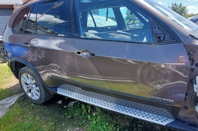 Пассажирская передняя дверь 41517211424 BMW