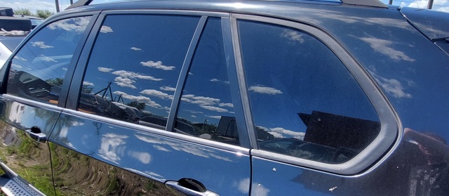Стекло заднее левое 51357163751 BMW
