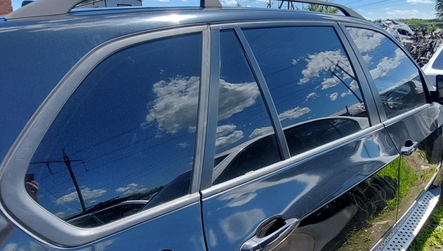 Стекло багажного отсека, правое 51377207878 BMW