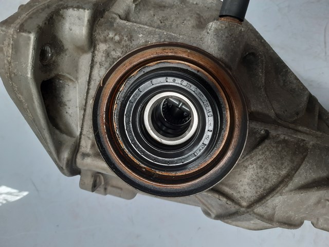 MERCEDES A2133510008 Крышка редуктора заднего в наличии Ровно