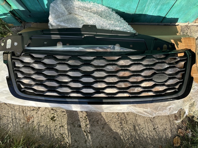 Решетка радиатора LR092629 LAND ROVER