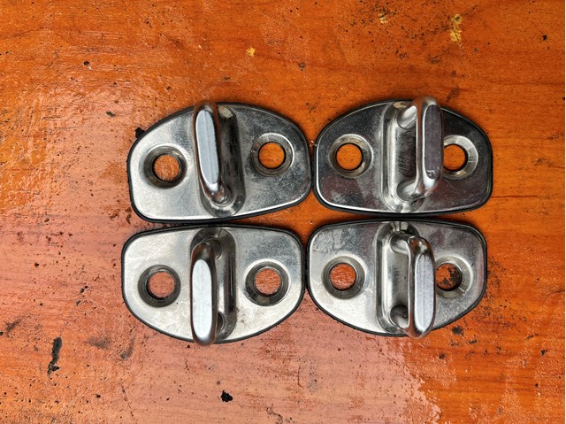 6Y0837033C VAG Петля-зацеп (ответная часть) замка двери задней купить в Кривой Рог