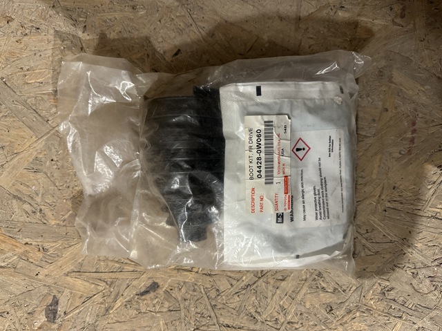 TOYOTA 044280W060 Пыльники ШРУСов передней полуоси, комплект в наличии Тернополь