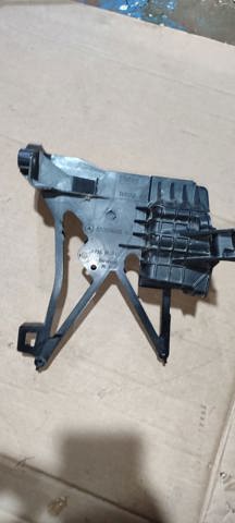 MERCEDES A2136206400 Кронштейн передней панели левый в наличии Киев