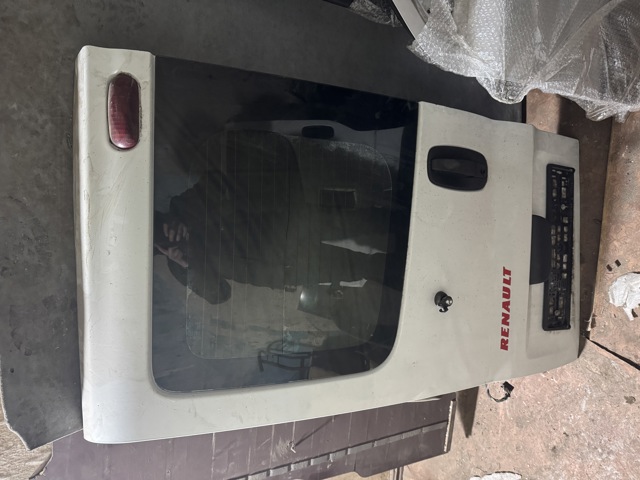 Дверь фургона задняя, распашная, левая 7751472223 RENAULT