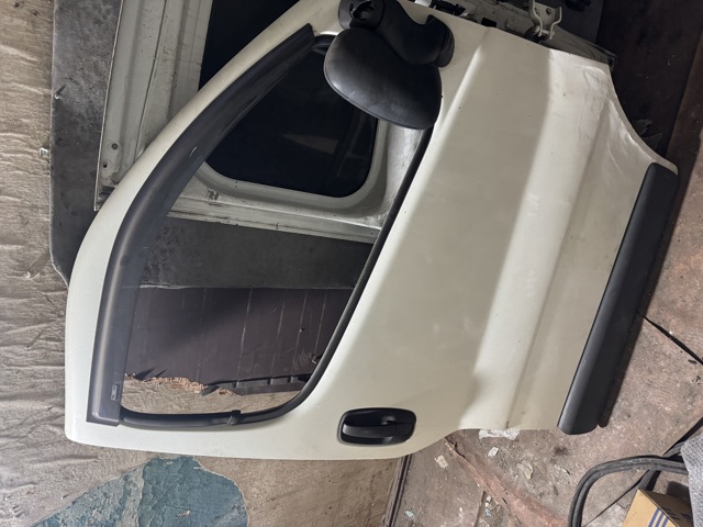 Пассажирская передняя дверь 7751478601 RENAULT