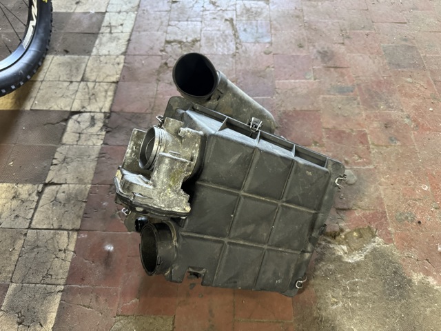 Корпус воздушного фильтра в сборе A1110941102 MERCEDES