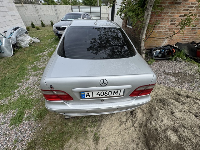 Стекло заднее Mercedes CLK