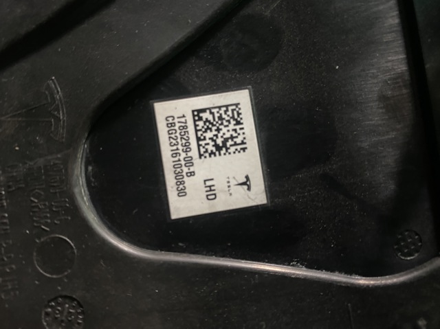 178529900B TESLA Накладка стойки кузова внешняя центральная левая купить в Ирпень
