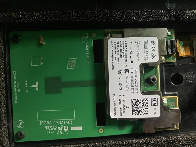 TESLA 178529900B Накладка стойки кузова внешняя центральная левая в наличии Сумы