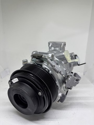 Компрессор кондиционера 8832007110 TOYOTA