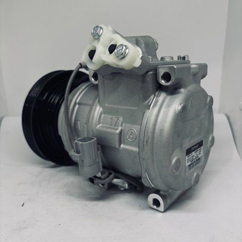 Компрессор кондиционера 8832033100 TOYOTA