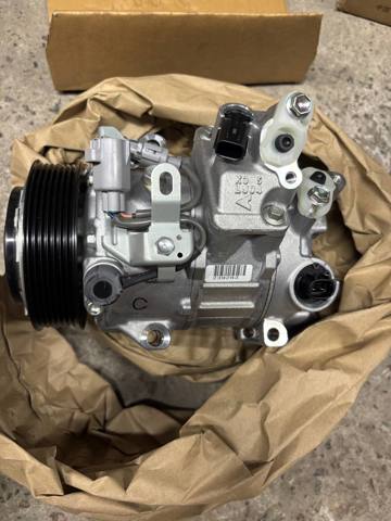 8832048280 TOYOTA Компрессор кондиционера купить в Ровно