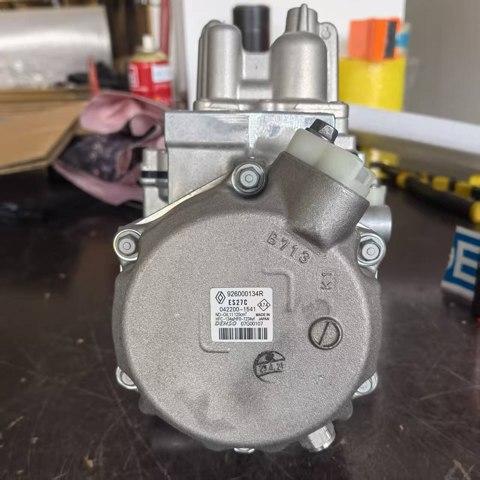 Компрессор системы кондиционирования 926000134R RENAULT