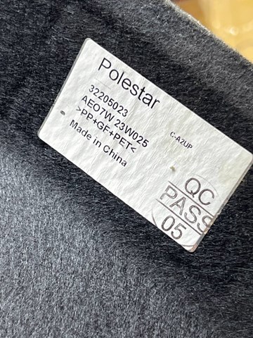 VOLVO 32205023 Полка салона задняя в наличии Харьков
