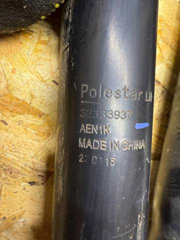 Амортизатор задней подвески, левый 32333937 VOLVO