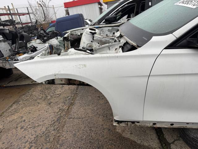 Крыло переднее левое BMW 3