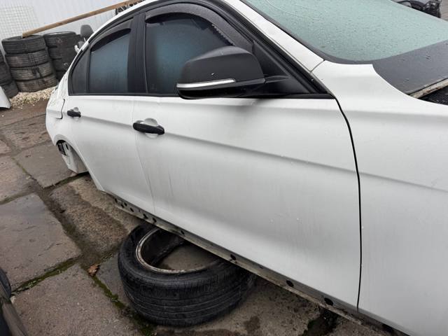 Пассажирская передняя дверь 41009628764 BMW