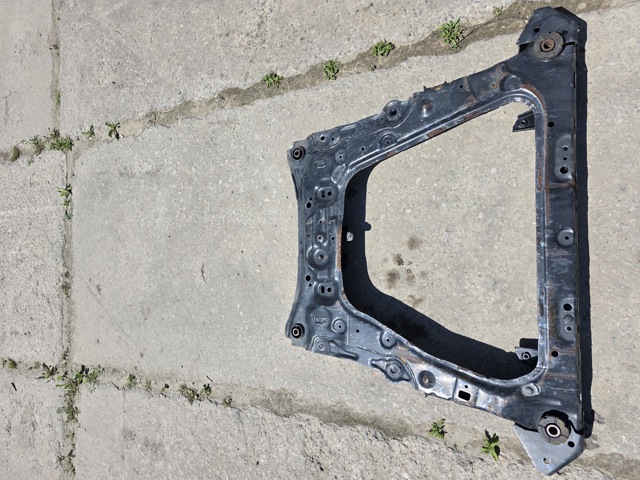 Передняя балка 544004BA0A NISSAN