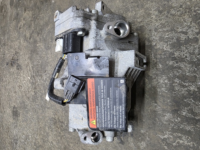 Компрессор кондиционера 926005SA0A NISSAN