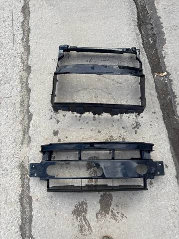 Воздуховод радиатора LR084885 LAND ROVER