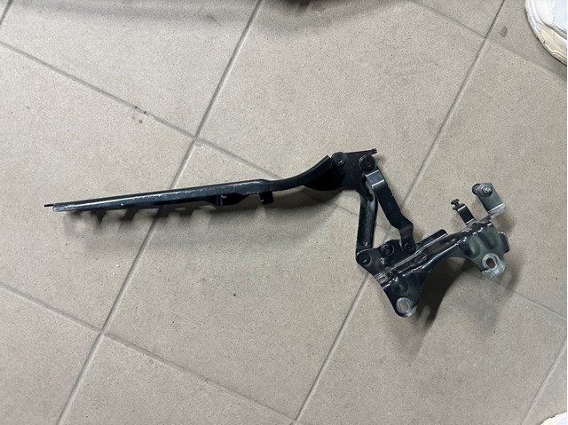 PORSCHE 95B823302F Петля капота правая в наличии Ужгород