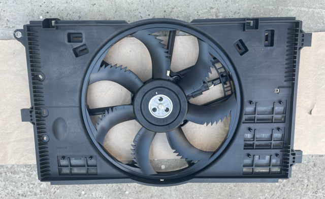 Диффузор радиатора охлаждения в сборе с мотором 214815NA0A NISSAN